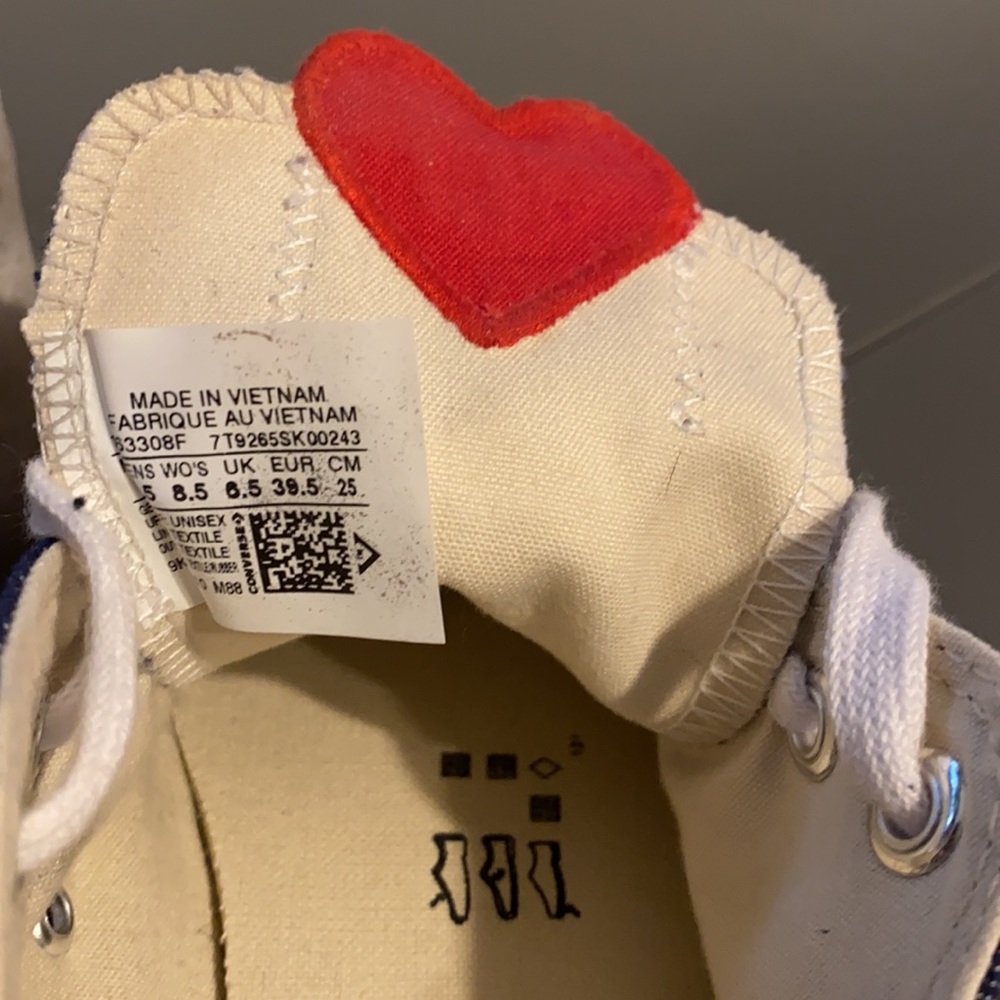 *SOLD*Converse - Picture 4 of 4